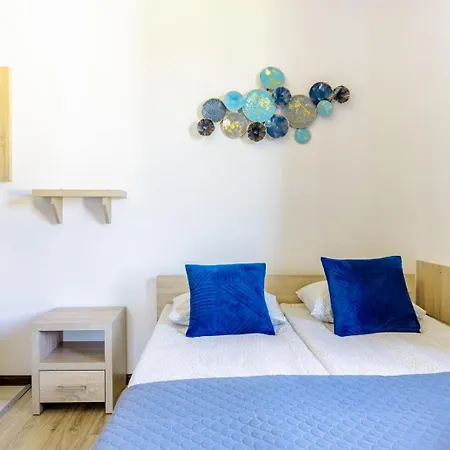 Guest house Alexandria - Domki, Apartamenty, Z Basenem Karwia